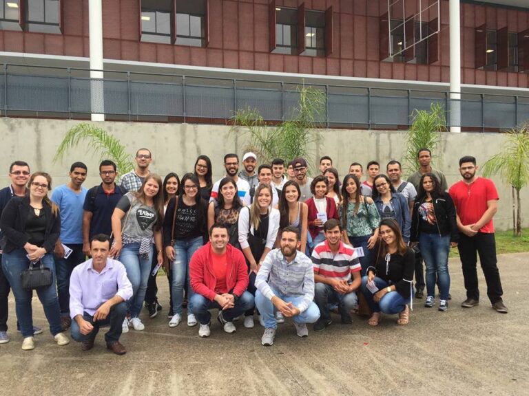 Alunos de Engenharia Civil da FACIG visitam a FEICON em SP