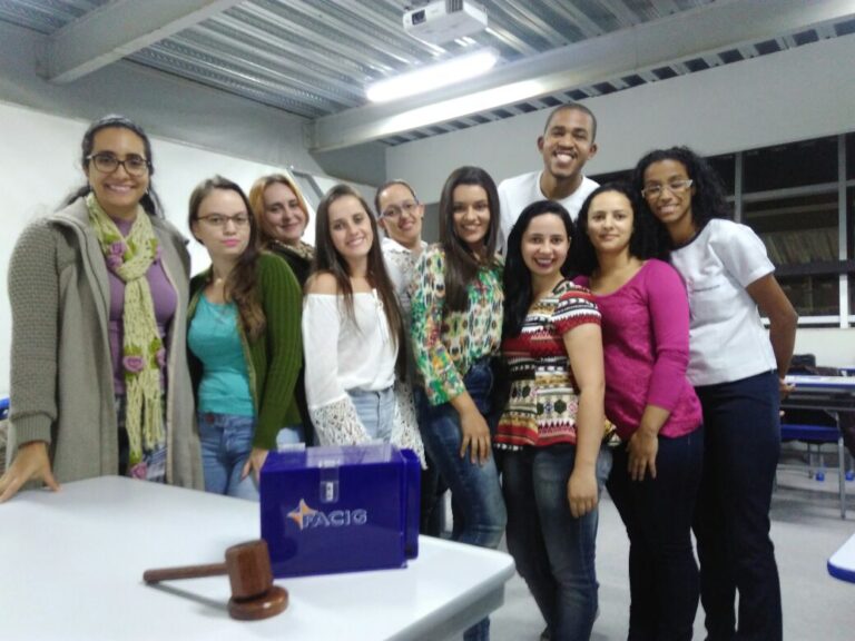 Juri Simulado no Curso de Pedagogia: o Papel da Língua na Vida do Indivíduo