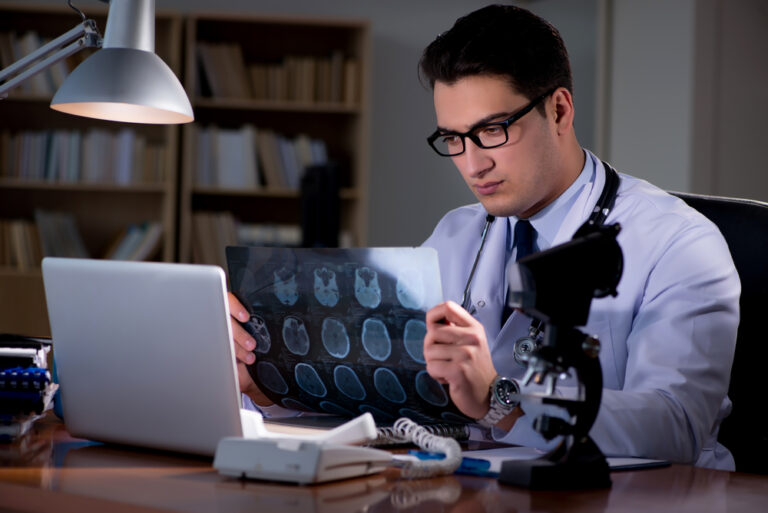 Saiba como é a rotina de um residente em Medicina