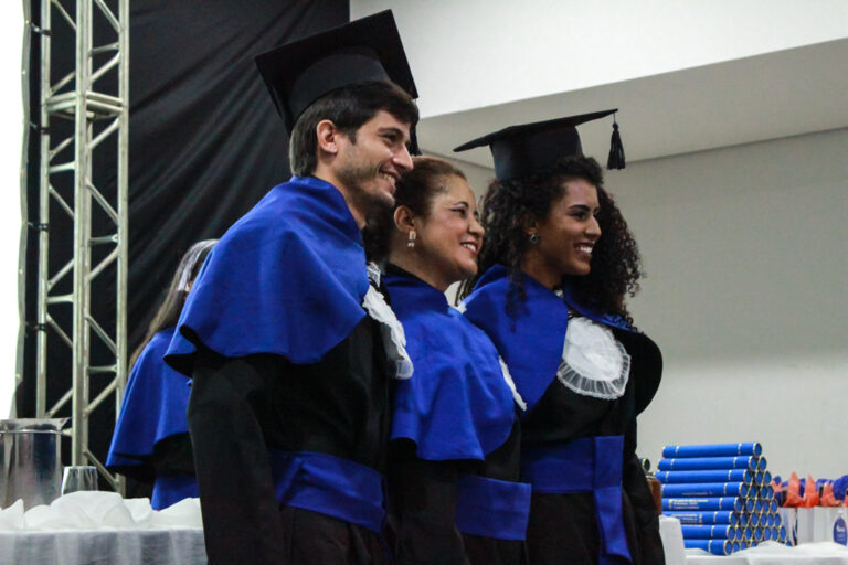 Turmas de Engenharia Civil e Arquitetura & Urbanismo da FACIG colam grau!