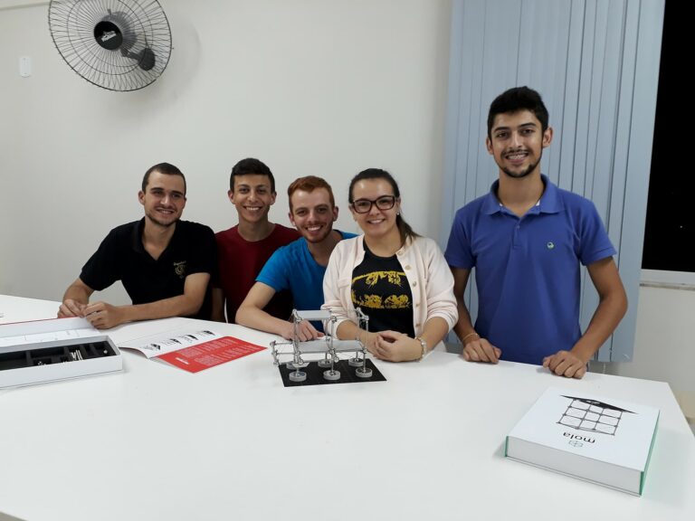 Facig adquire Kit de Molas para aulas de Estruturas