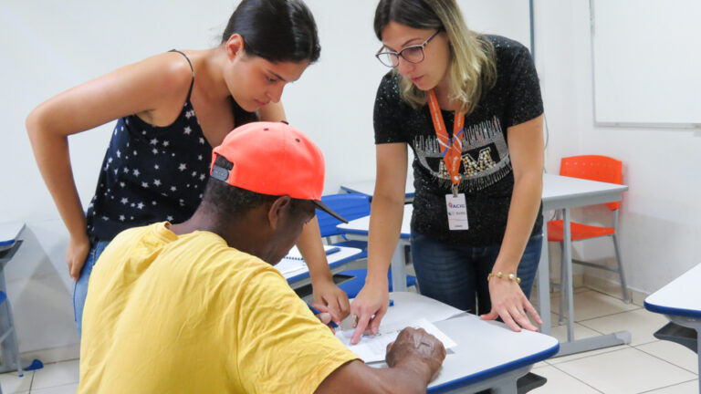 Projeto de Alfabetização de Jovens e Adultos