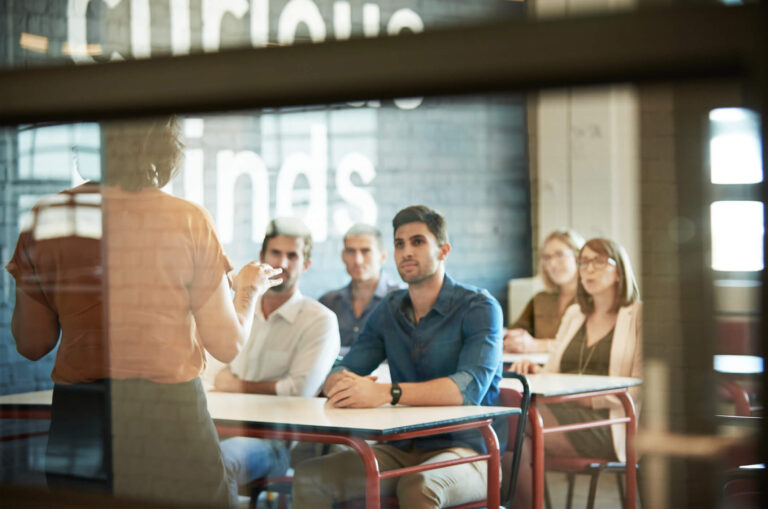 Por que investir em uma faculdade presencial? Conheça 4 razões importantes