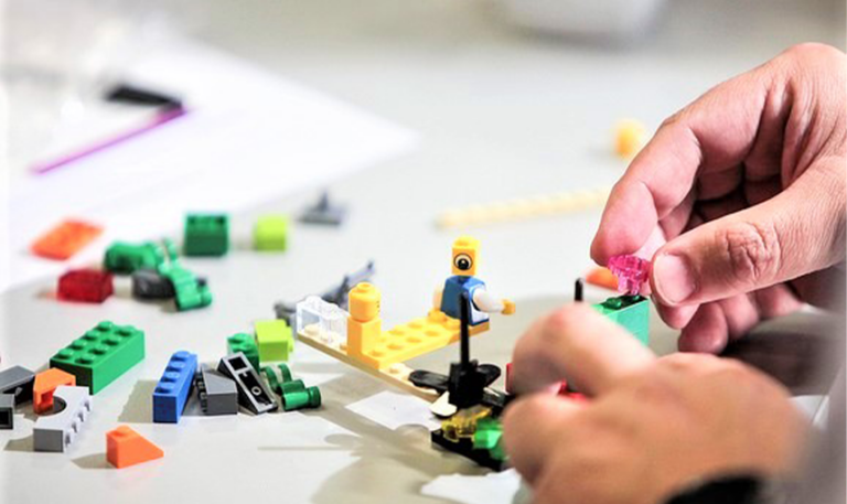 Alunos do Curso de Engenharia de Produção Utilizam o LEGO Education como Método Ativo de Aprendizagem.