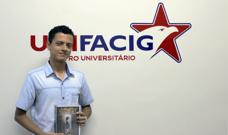 Egresso de História do UNIFACIG Lança Primeiro Livro em Plataforma Digital