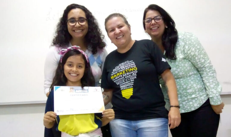 Entrega dos Certificados do Curso de Extensão de Scratch