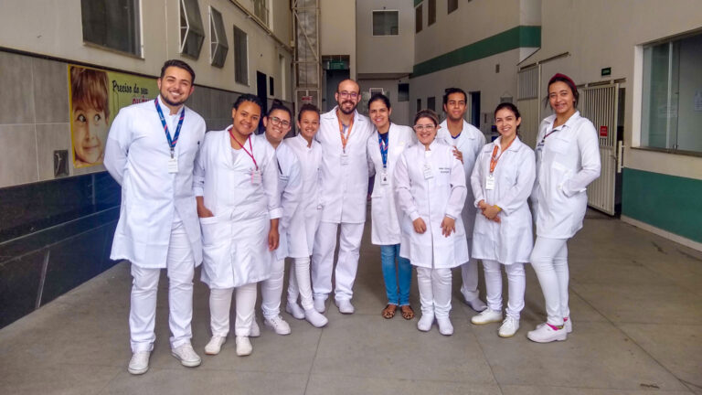 Enfermagem em cena: prática clínica na Rede de Atenção à Saúde