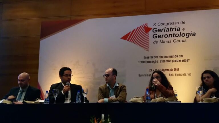 PROFESSOR E COORDENADOR DO CURSO DE MEDICINA MINISTRA PALESTRA NO CONGRESSO DE GERIATRIA E GERONTOLOGIA DE MG