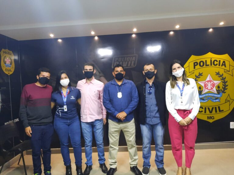 ALUNOS DO CURSO DE DIREITO DO UNIFACIG REALIZAM VISITA TÉCNICA NA DELEGACIA DE POLÍCIA EM MANHUAÇU