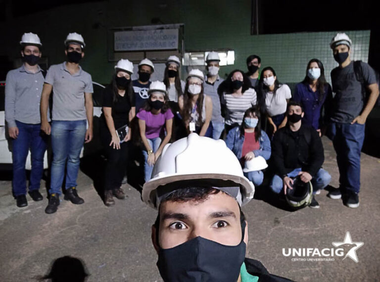 Alunos do 10º período do curso de Engenharia Civil realizam Vistoria em edificação e elaboram o laudo patológico