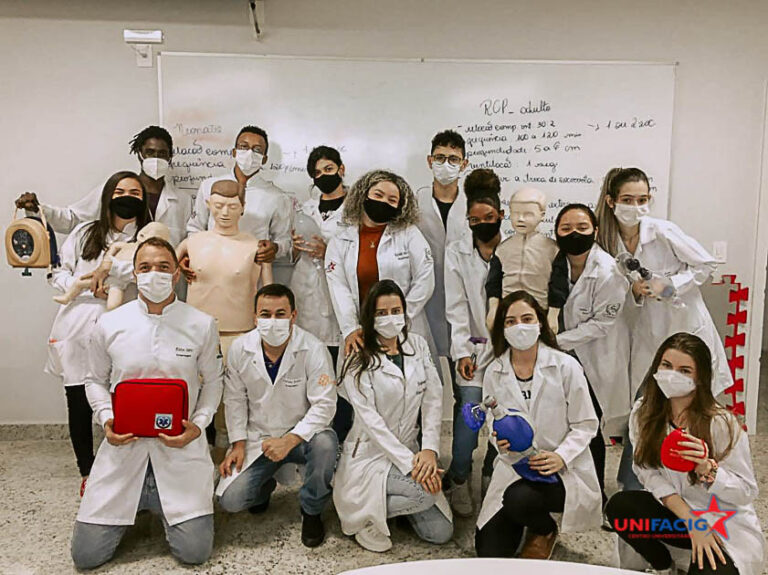 Núcleo de Treinamento em Reanimação Cardiopulmonar: Enfermagem em ação