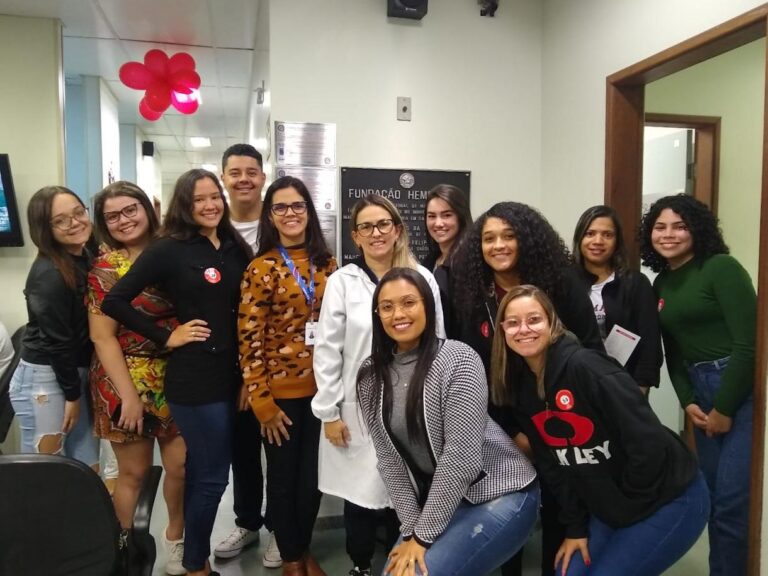Alunos do UNIFACIG se reúnem para doação de sangue no Hemonúcleo de Manhuaçu em Minas Gerais