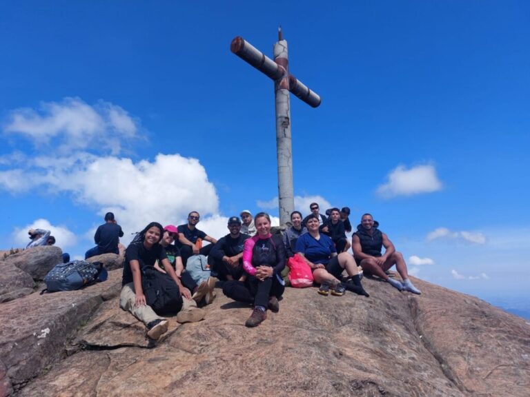Educação Física em Altitude: alunos do UNIFACIG vivem experiência inesquecível no Pico da Bandeira