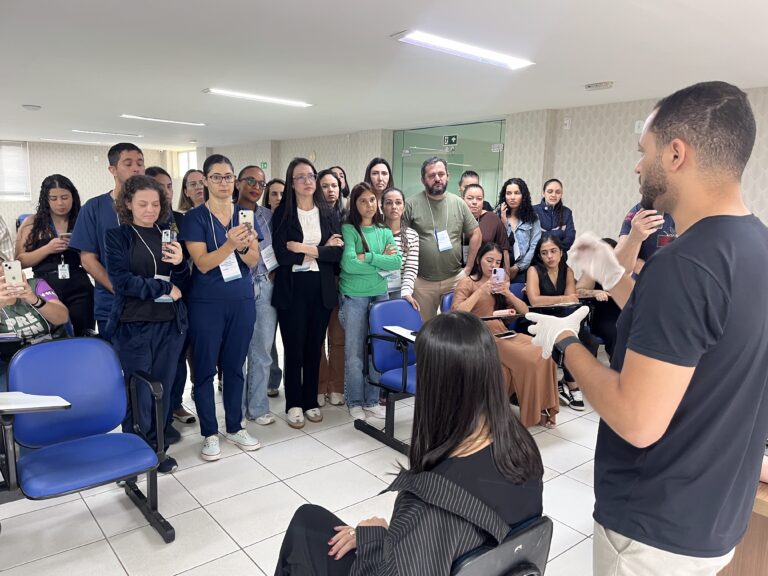 Capacitação no UNIFACIG reúne participantes para treinamento em técnicas de urgência e emergência
