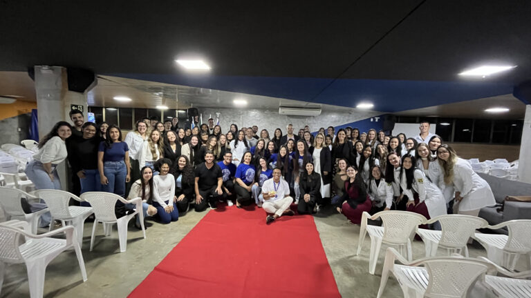 Enfermagem do UNIFACIG celebra 10 anos de história com a tradicional Cerimônia da Lâmpada